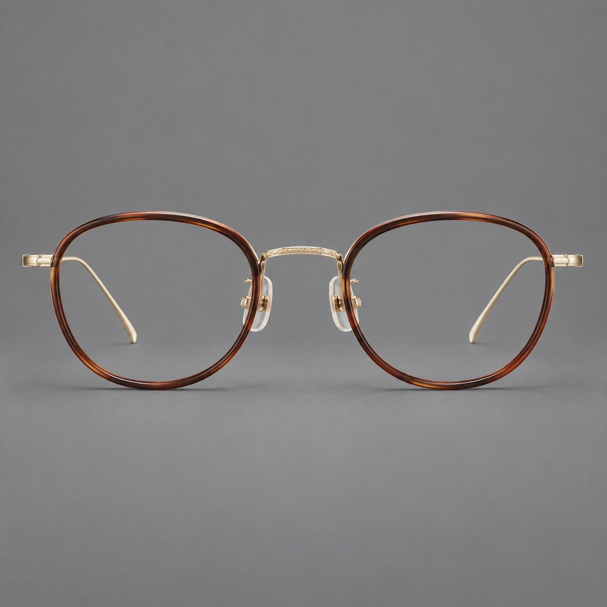 Vintage round eyeglasses in acetate and titanium with an engraved bridge and slender temples in Tortoiseshell / Light Gold, front view