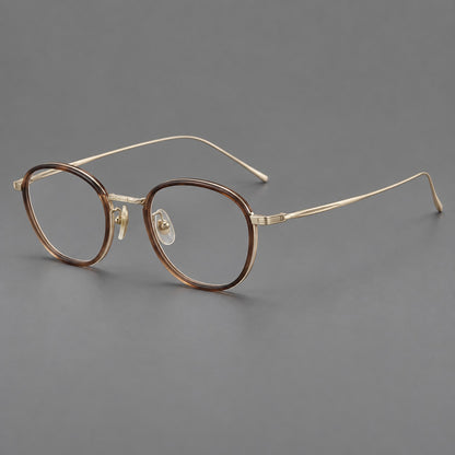 Vintage round eyeglasses in acetate and titanium with an engraved bridge and slender temples in Tea Gradient / Light Gold, three quarter view lens detail