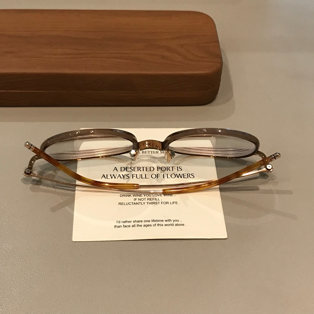 Round Eyeglass Frames with Thin Rims, Transparent Gray or Cool Tea Bro frame detail