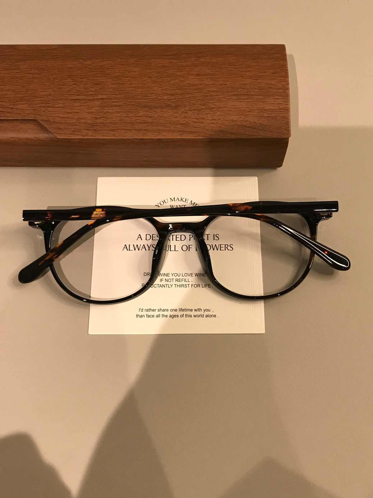 Retro Round Eyeglass Frames with a Keyhole-Style Bridge, Tortoiseshell temple detail